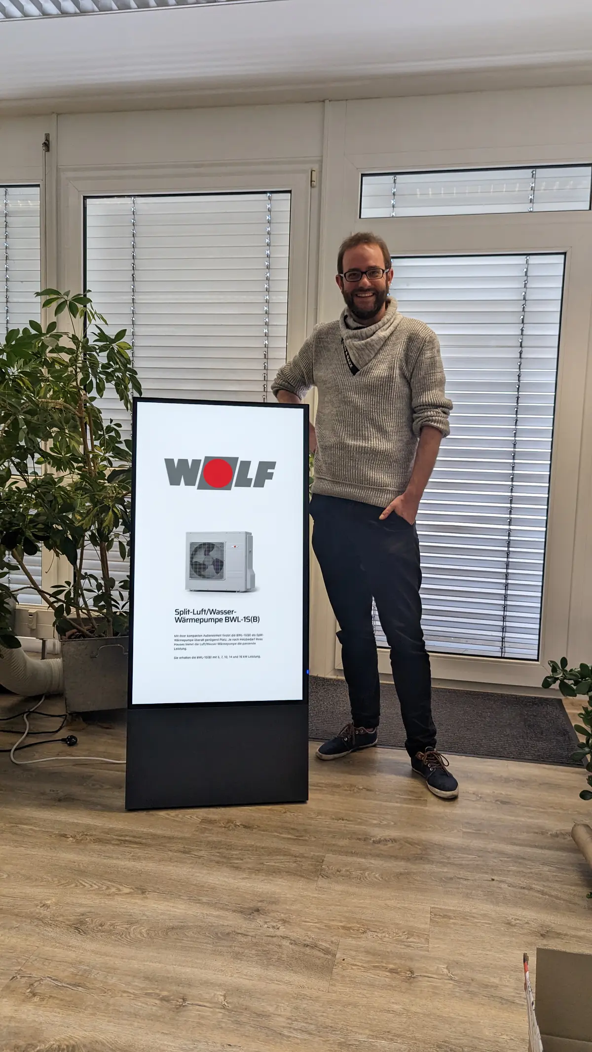 Digitaler Kundenstopper – Frontansicht